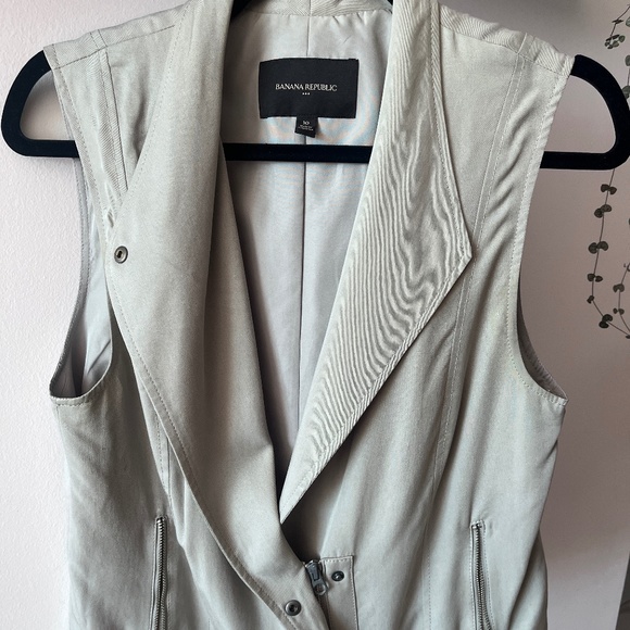 Banana Republic sleeveless utility vest, size 10 - Picture 1 of 3